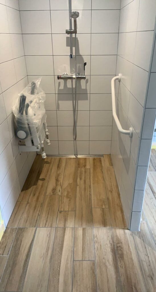 CREA CONFORT Entreprise De Renovation A Landivisiau PRESTA BLOC TEXTE Optez Pour Nos Services Damenagement De Vos Maisons PMR 1
